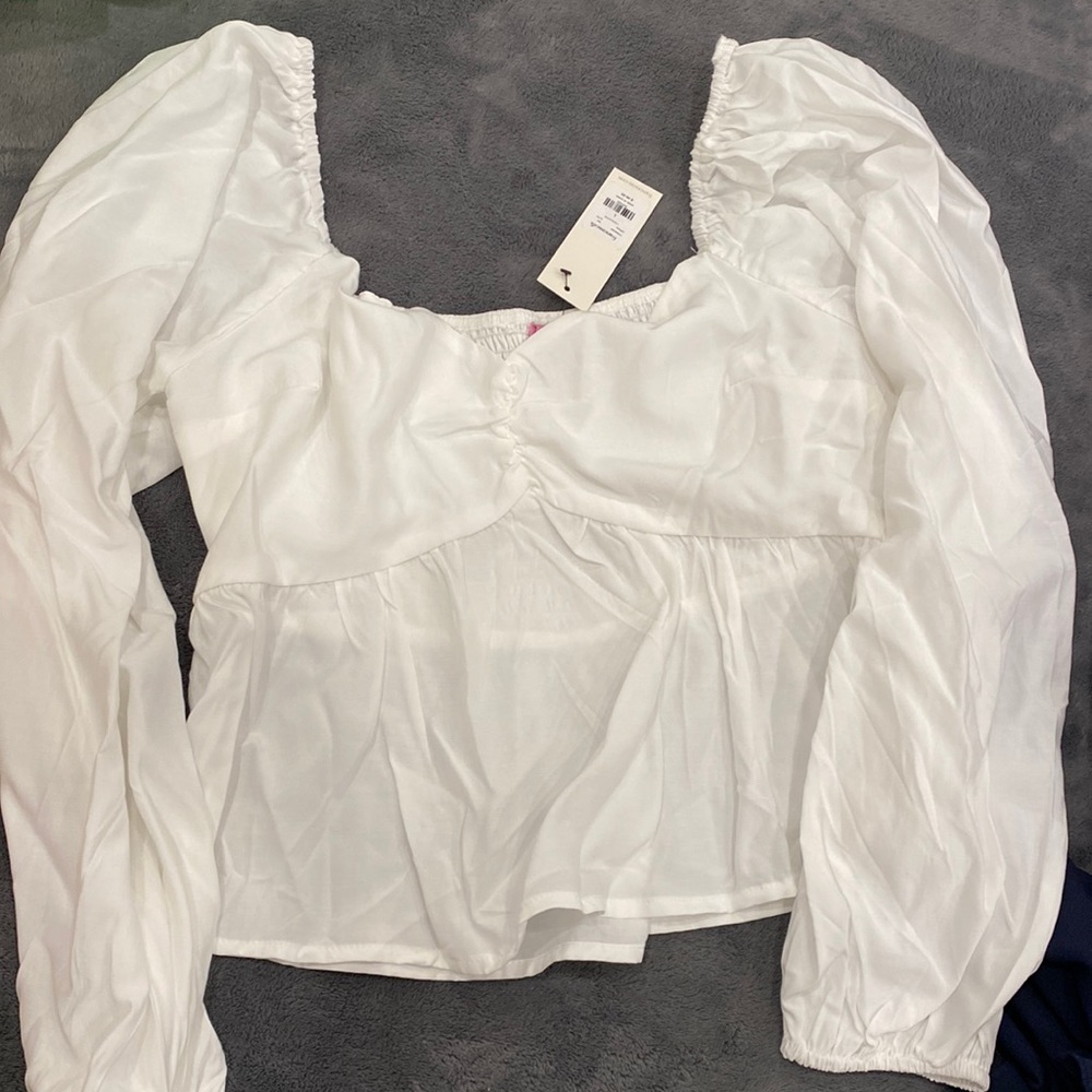New Francesca’s white long sleeve top